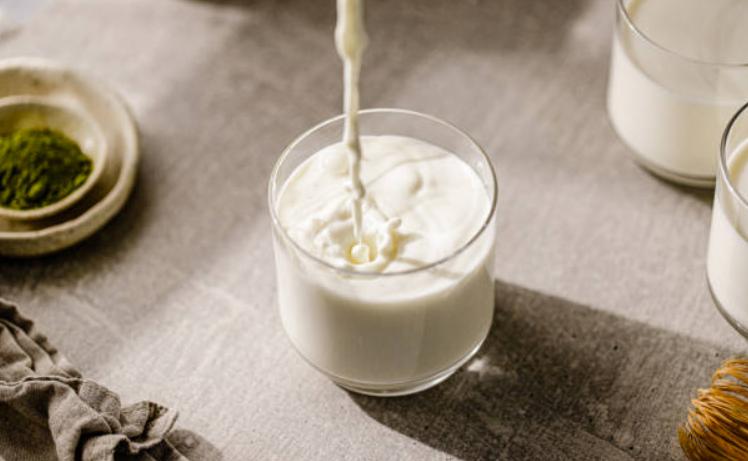 牛奶不僅能補充蛋白，還有助睡眠