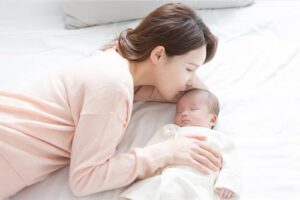 嬰兒睡覺一直扭動發出聲音