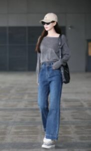 藍色牛仔褲＋灰色衣服