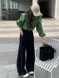 藍色牛仔褲＋綠色衣服