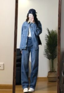 藍色牛仔褲＋藍色衣服